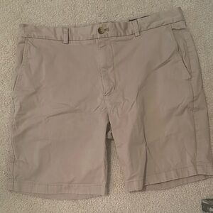 Vineyard Vines Men's Beige Flat Front Shorts